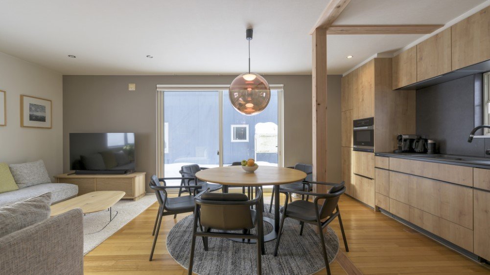Nature Chalet - Homey dining area and kitchen